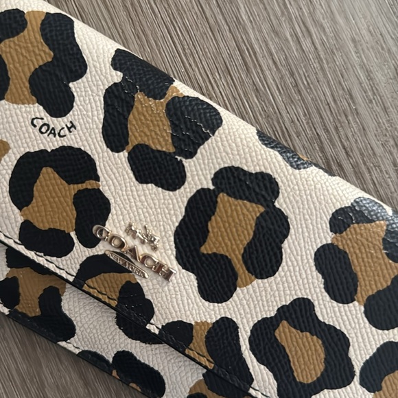 Coach Soft Wallet - Picture 4 of 7